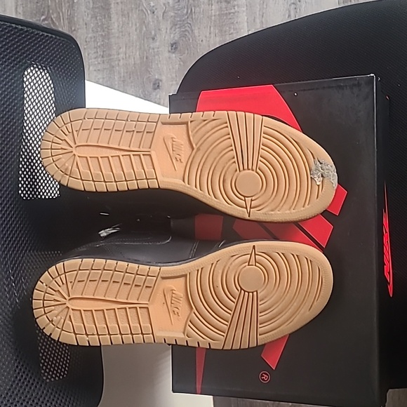 Nike Air Men's Black Sneakers - Picture 3 of 4